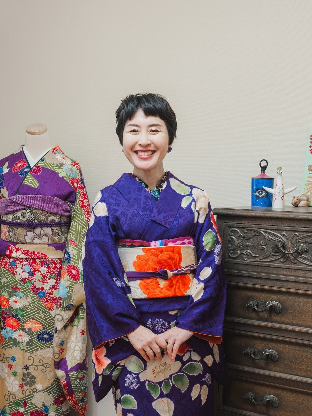 教室に立つ國重千賀子